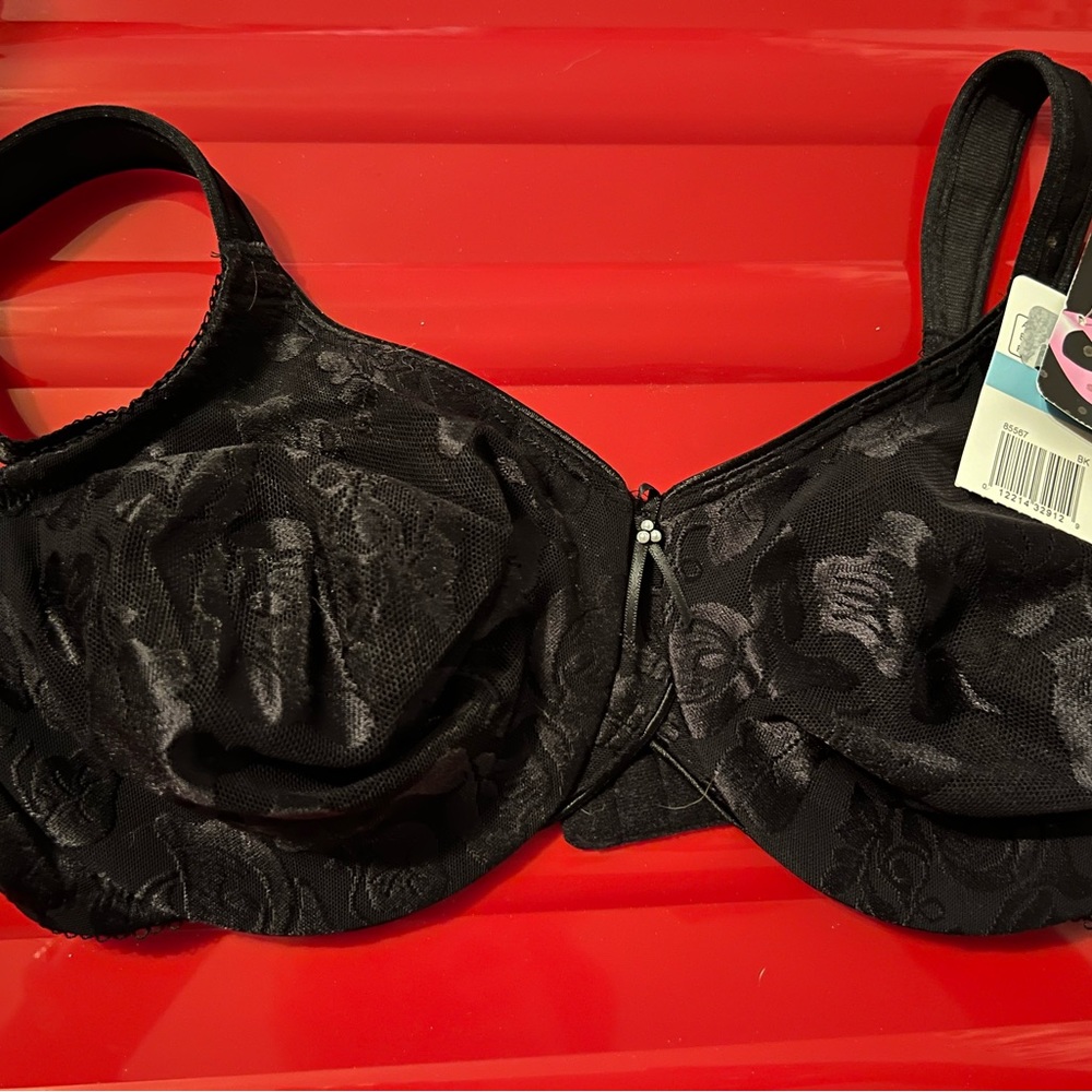 Brand new with tags Wacoal black awareness bra size 40C